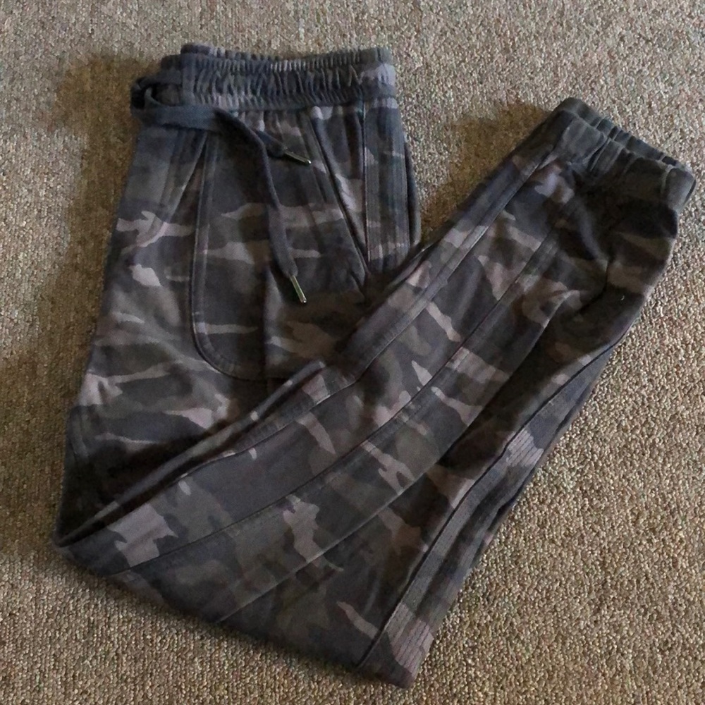 Camo Farallon Athleta Joggers